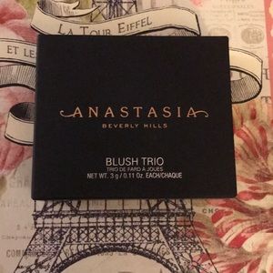 Anastasia Beverly Hills blush trio